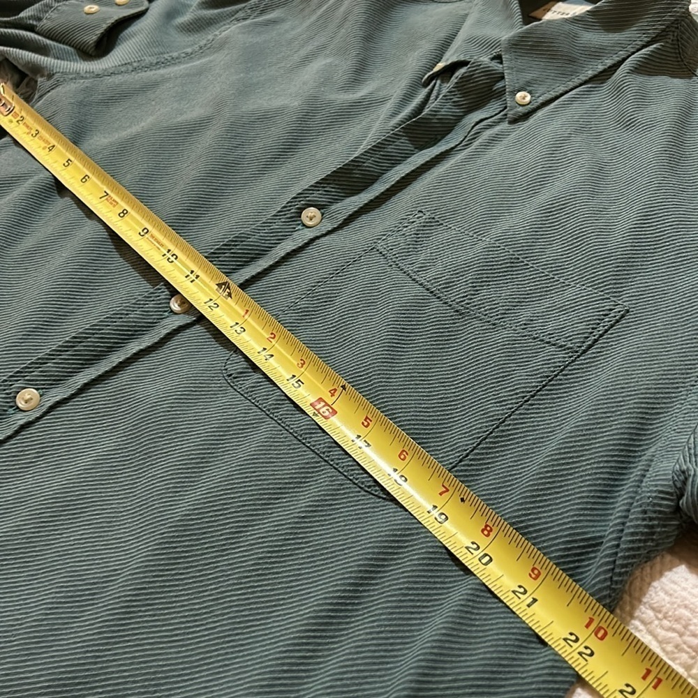 Cutter & Buck Button Down. Large - Picture 7 of 10